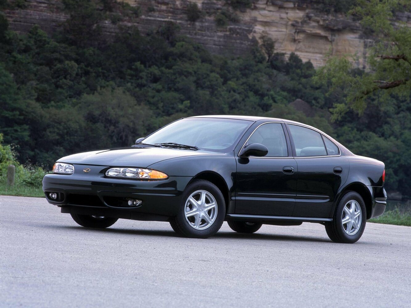 Oldsmobile Alero (1999–2004) · 2.2 AT (142 л.с.)