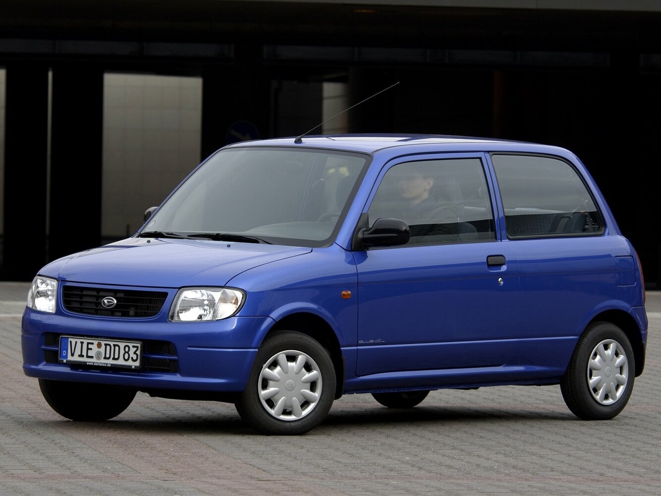 Daihatsu Cuore V (L700) (1999–2003) · 1.0 AT (56 л.с.)