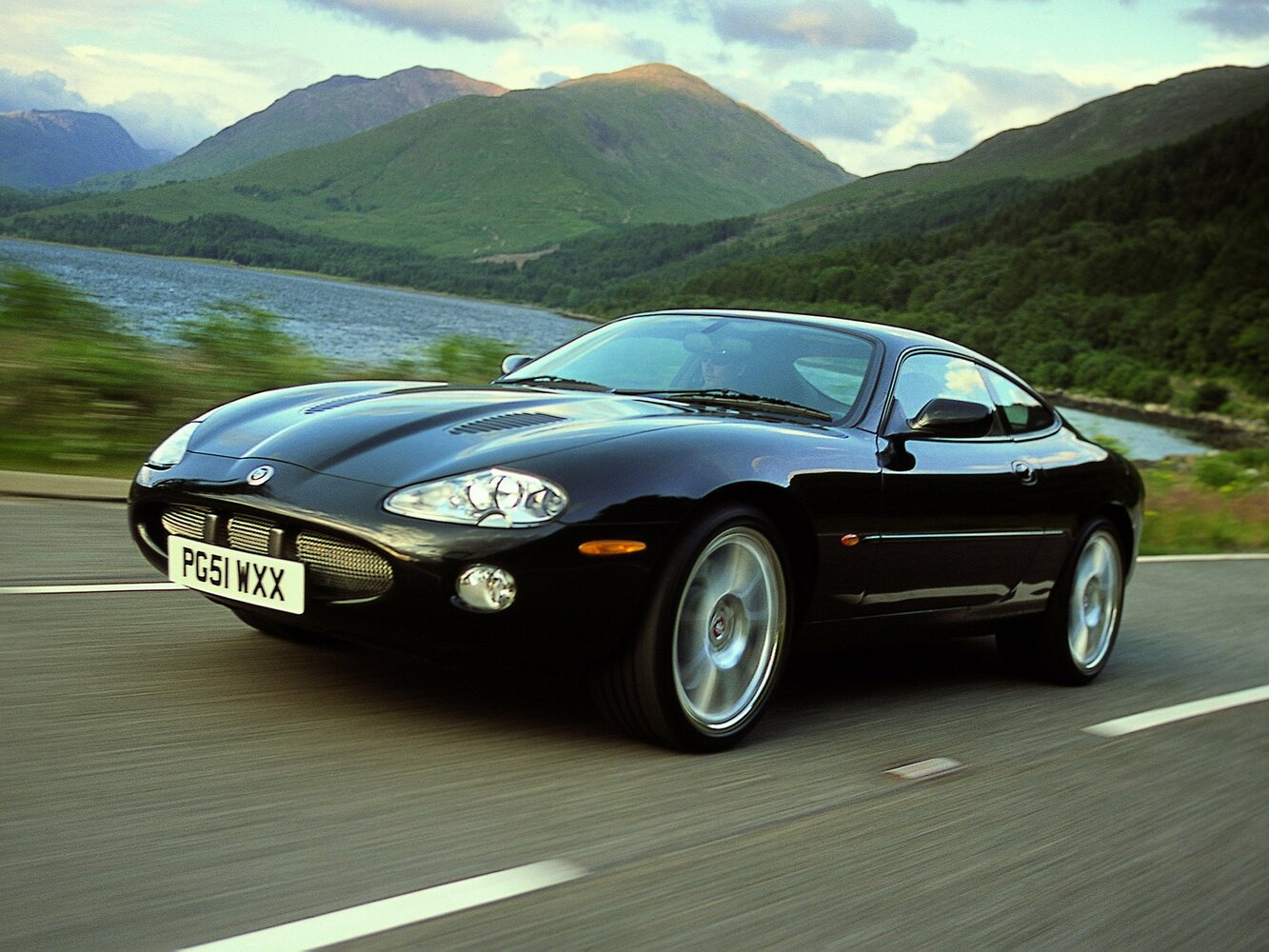 Jaguar XKR I (1998–2004) · 4.2 MT (395 л.с.)