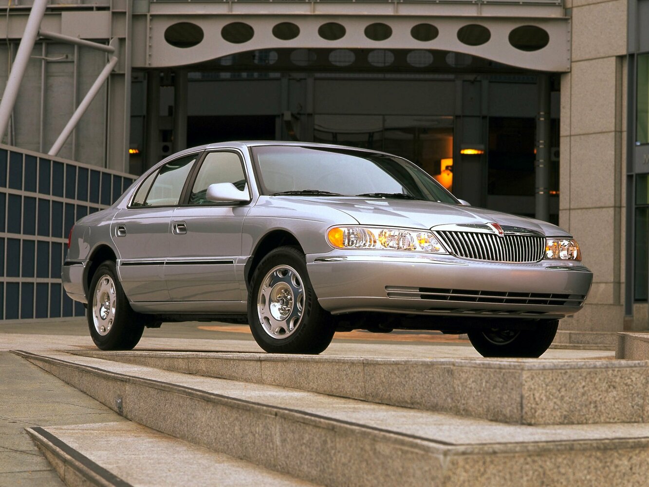Lincoln Continental IX (1995–2002) · 4.6 AT (260 л.с.)