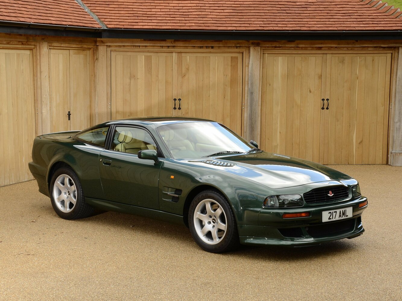 Aston Martin V8 Vantage II (1993–2000) · 5.3 MT (557 л.с.)