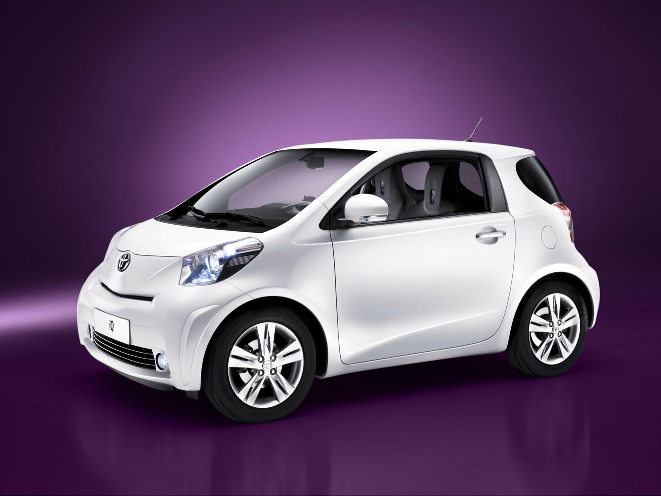 Toyota iQ (2008–2011) · 1.3 MT (99 л.с.)