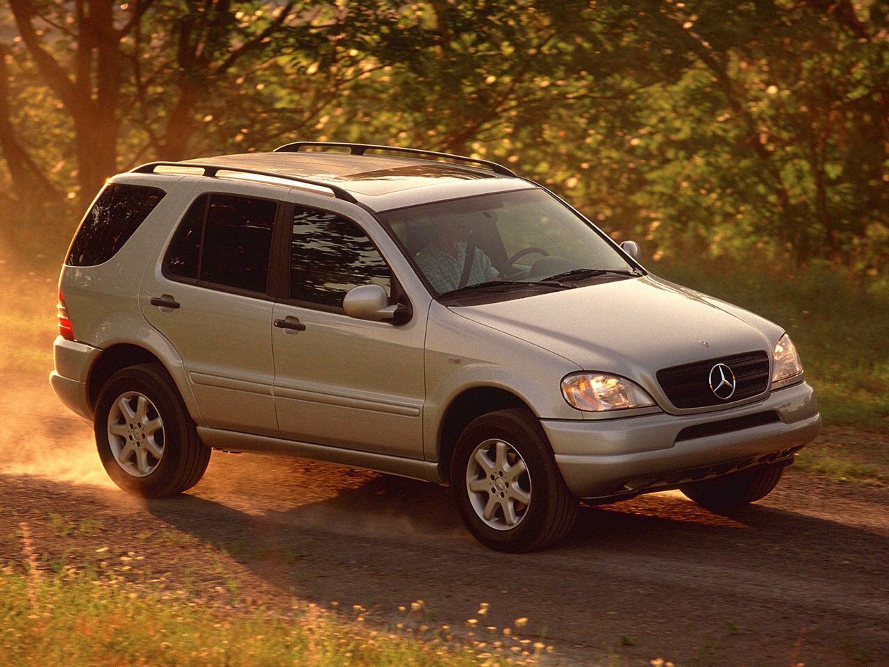 Mercedes-Benz M-Класс I (W163) (1997–2001) · 430 4.3 AT (272 л.с.) 4WD