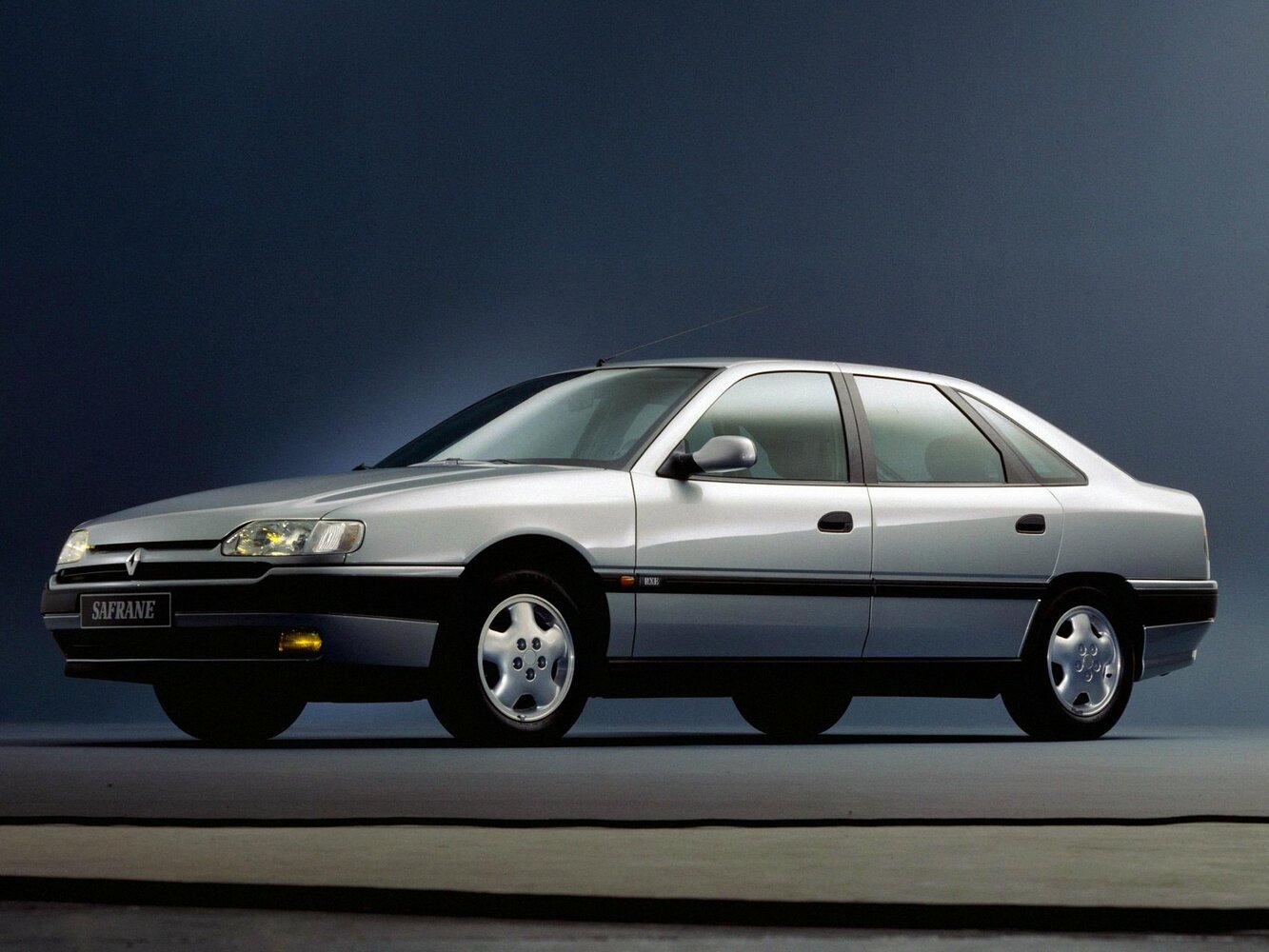 Renault Safrane I (1992–1996) · 3.0 AT (167 л.с.)