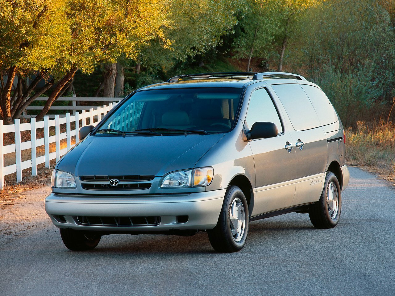 Toyota Sienna I (1997–2000) · 3.0 AT (197 л.с.)