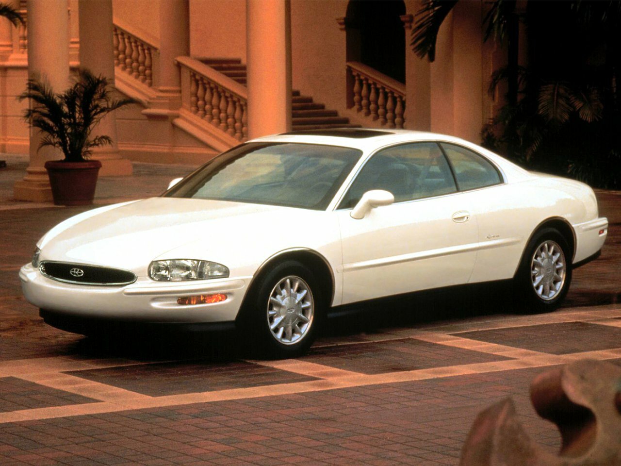 Buick Riviera VIII (1994–1999) · 3.8 AT (208 л.с.)