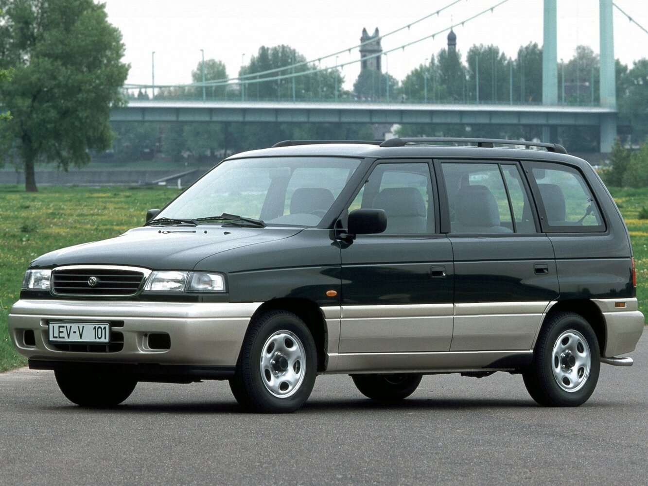 Mazda MPV I (LV) (1988–1999) · 3.0 AT (148 л.с.) 4WD