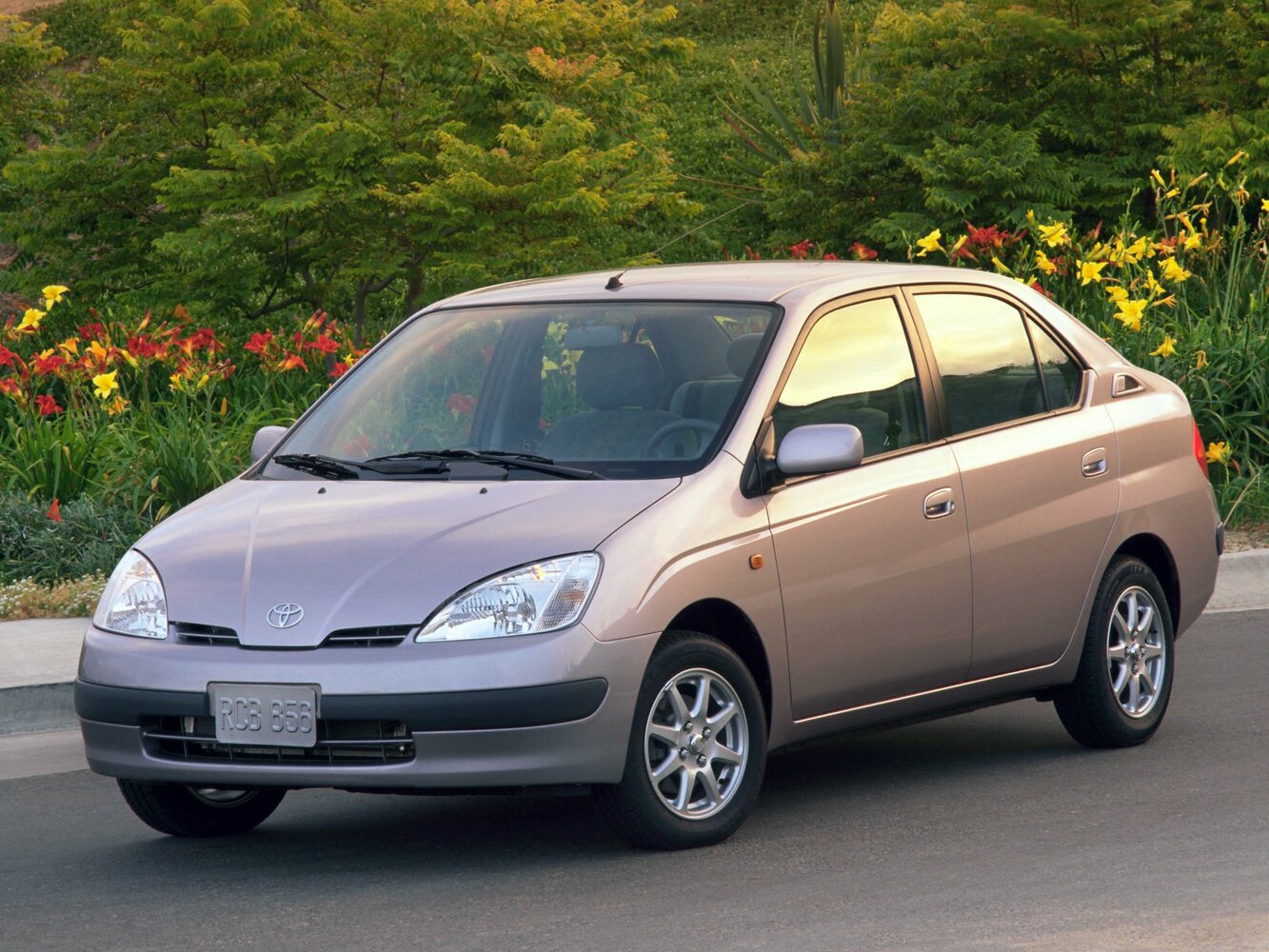 Toyota Prius I (XW10) (1997–2000) · 1.5hyb AT (58 л.с.)