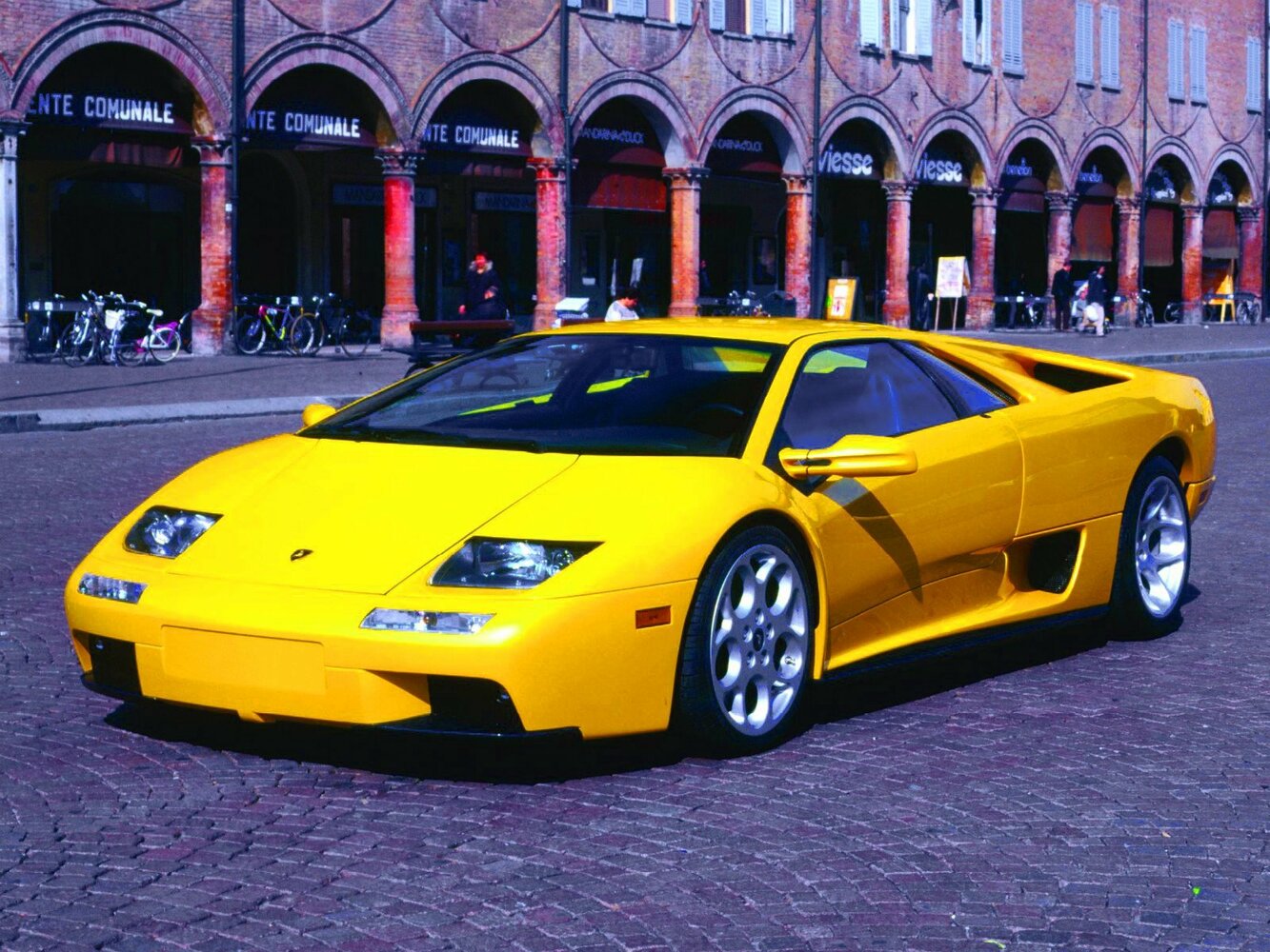 Lamborghini Diablo (1990–2001) · SE 5.7 MT (530 л.с.)