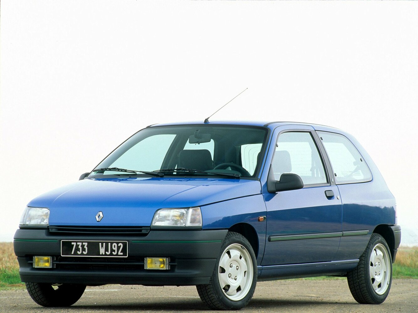 Renault Clio I (1990–1998) · 1.8 MT (135 л.с.)