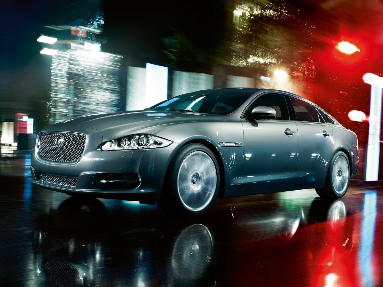 Jaguar XJ IV (X351) (2009–2015) · 2.0 AT (240 л.с.)