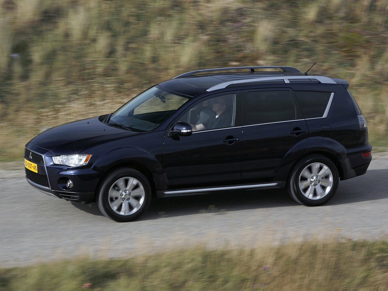 Mitsubishi Outlander II Рестайлинг (2009–2013) · 2.3d MT (177 л.с.) 4WD