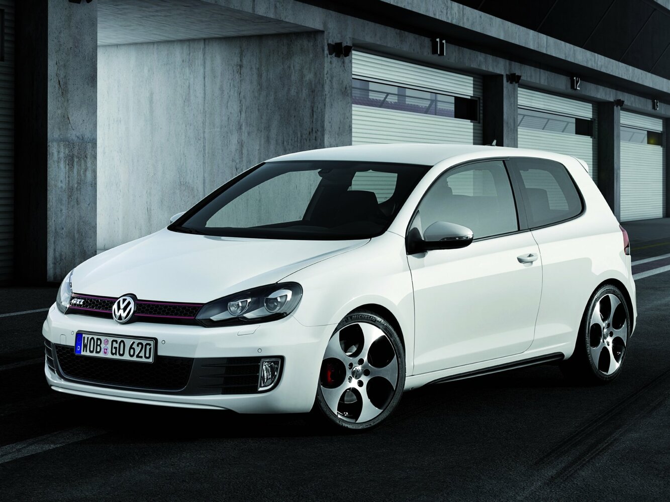 Volkswagen Golf GTI VI (2008–2013) · 2.0 MT (200 л.с.)