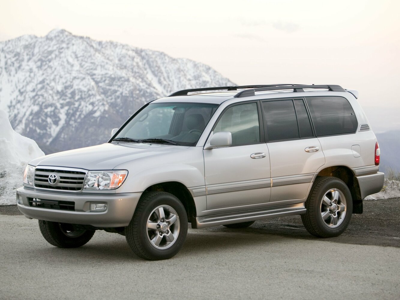 Toyota Land Cruiser 100 Series Рестайлинг 2 (2005–2007) · 105 4.2d MT (180 л.с.) 4WD