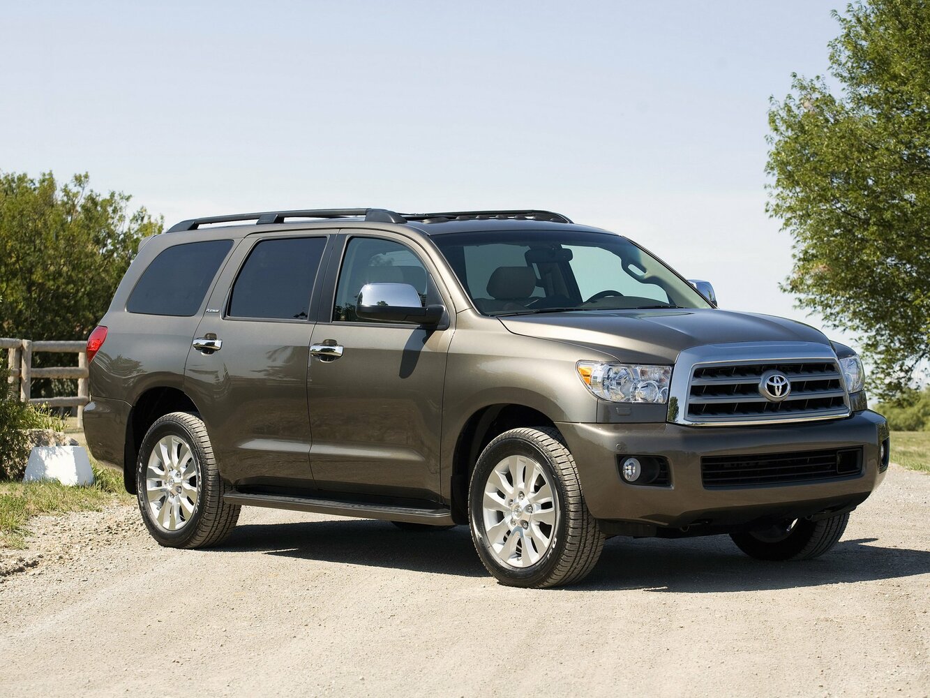Toyota Sequoia II (2007–2017) · 4.6 AT (310 л.с.)
