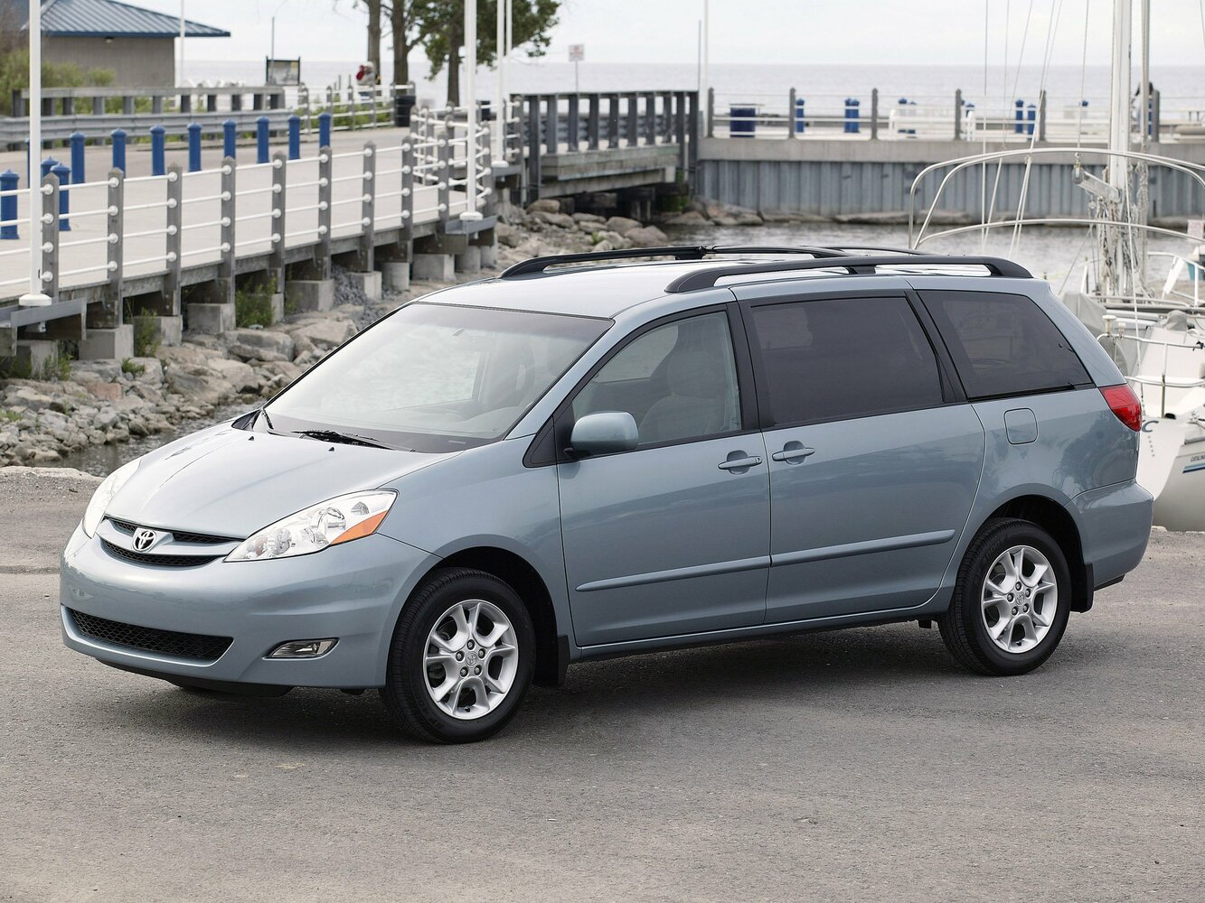 Toyota Sienna II Рестайлинг (2005–2010) · 3.3 AT (233 л.с.)