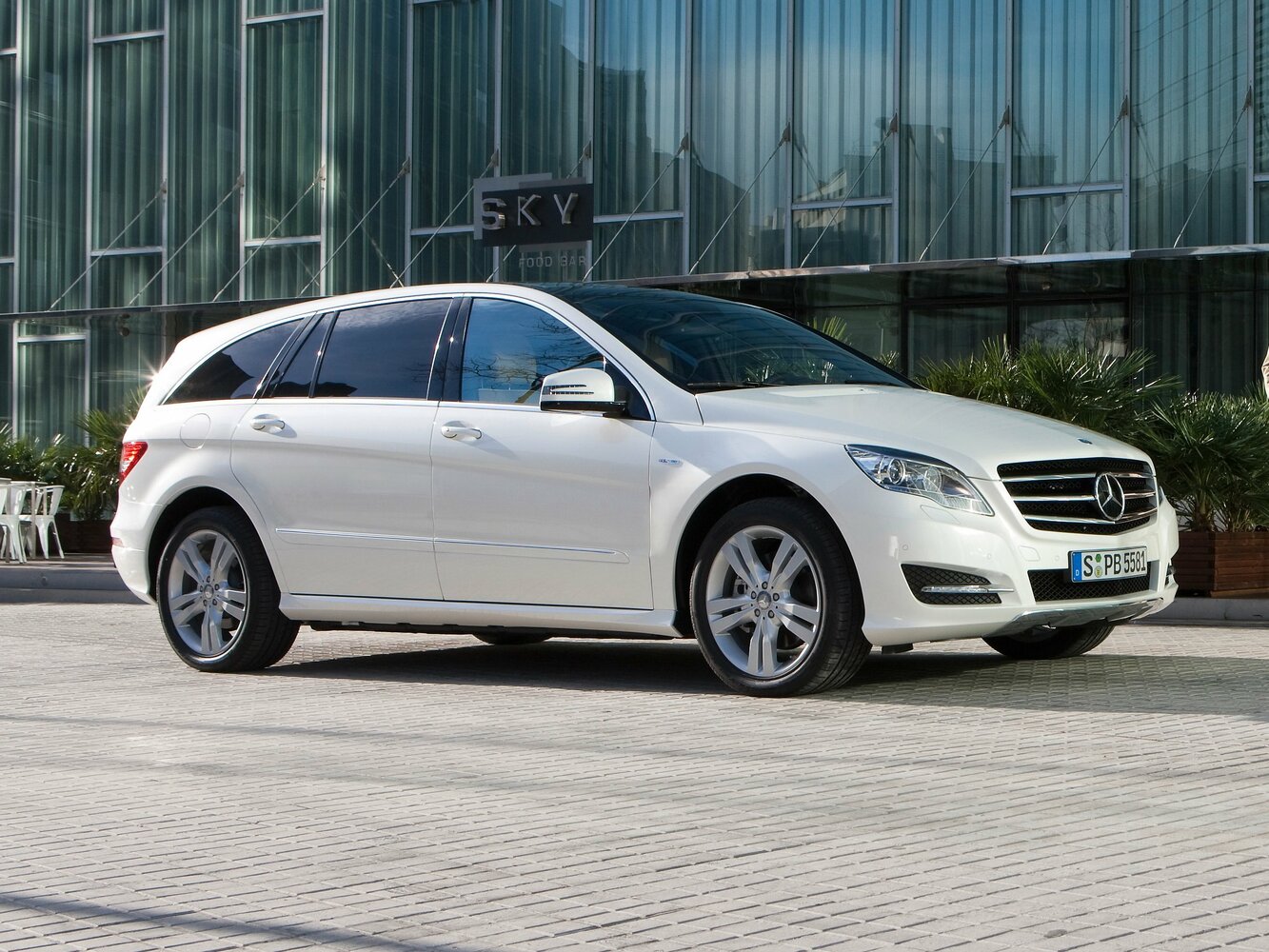 Mercedes-Benz R-Класс I Рестайлинг 2 (2010–2017) · 350 Long 3.0d AT (211 л.с.) 4WD