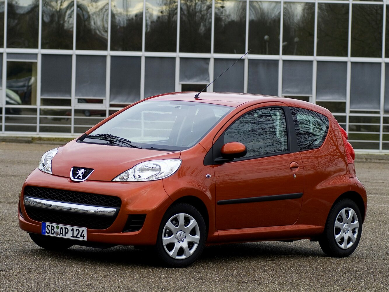 Peugeot 107 I Рестайлинг (2009–2012) · 1.0 AMT (68 л.с.)