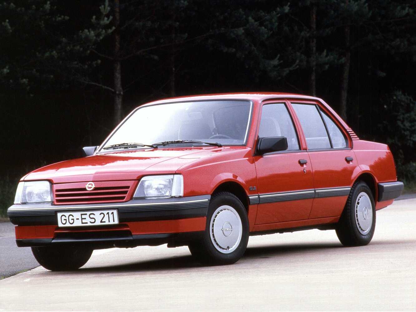 Opel Ascona C (1981–1988) · 1.6d MT (54 л.с.)