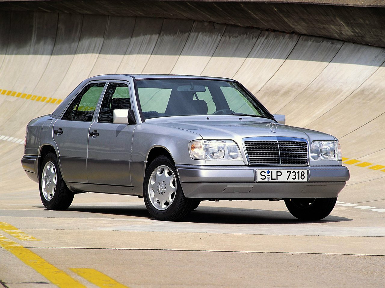 Mercedes-Benz E-Класс I (W124) (1992–1997) · 280 2.8 AT (197 л.с.)