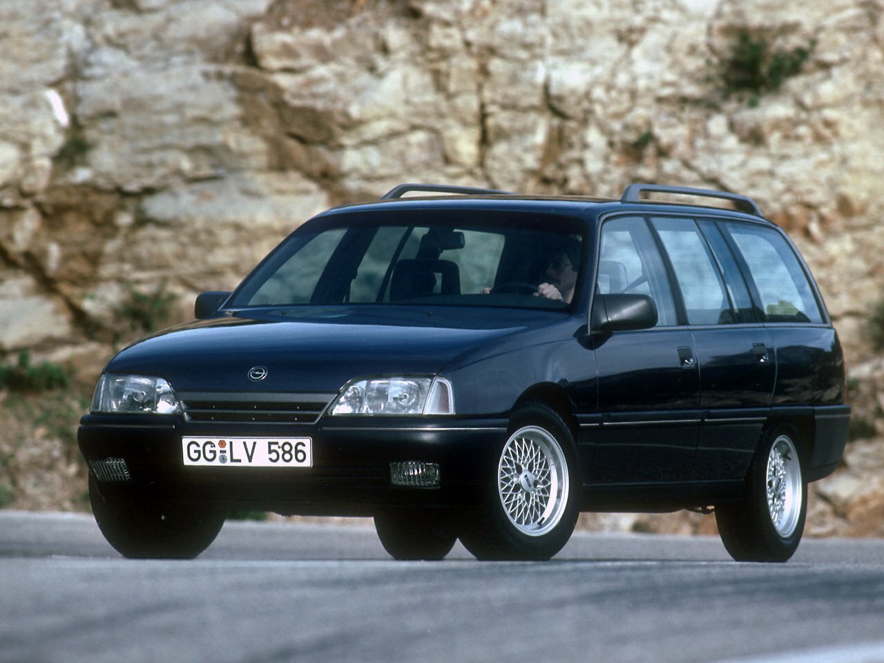 Opel Omega A (1984–1994) · 2.3d MT (73 л.с.)