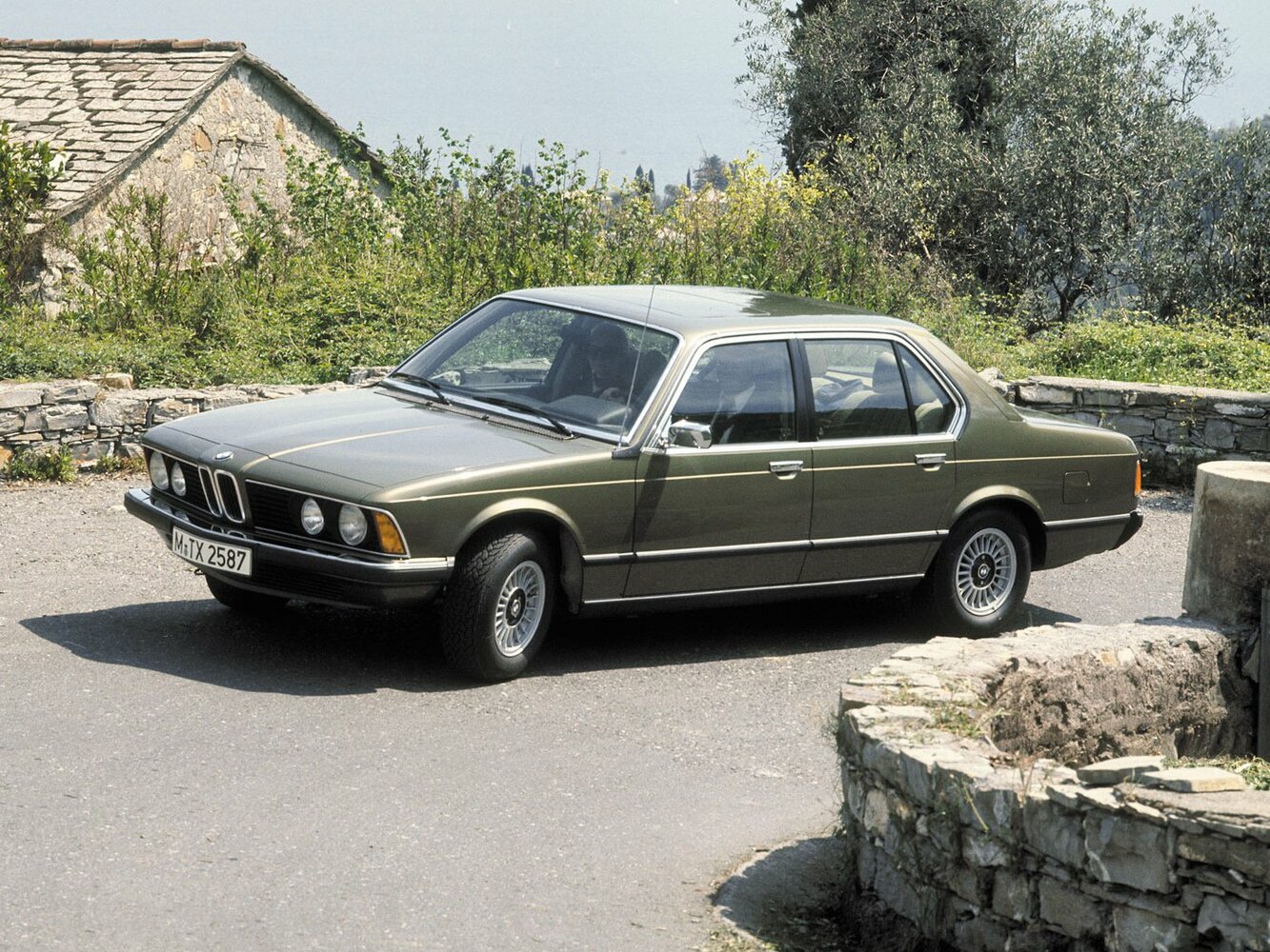 BMW 7 серии I (E23) (1977–1986) · 735i 3.4 AT (185 л.с.)