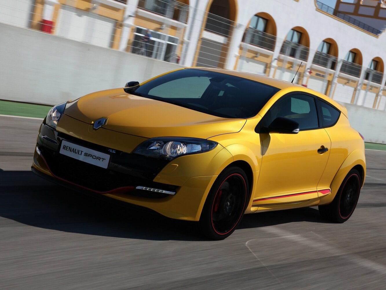 Renault Megane RS III (2011–2013) · Red Bull Racing RB8 Limited Edition 2.0 MT (265 л.с.)