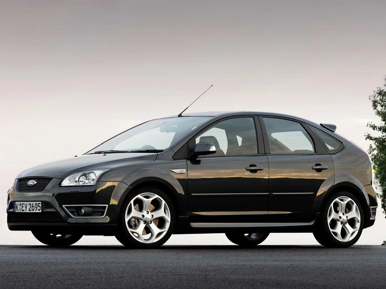 Ford Focus ST II (2005–2008) · 2.5 MT (225 л.с.)