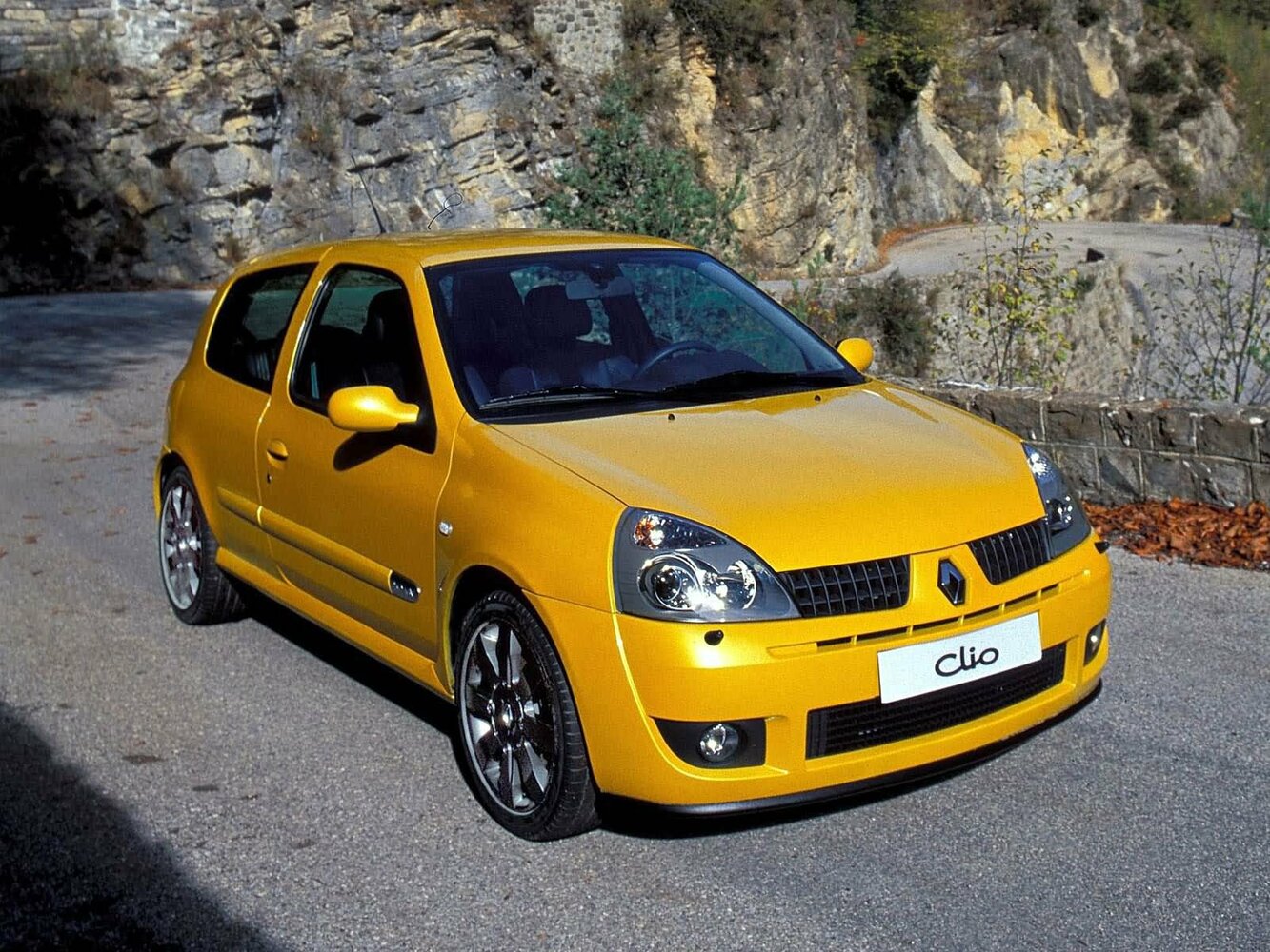 Renault Clio RS II Рестайлинг (2001–2005) · 2.0 MT (180 л.с.)