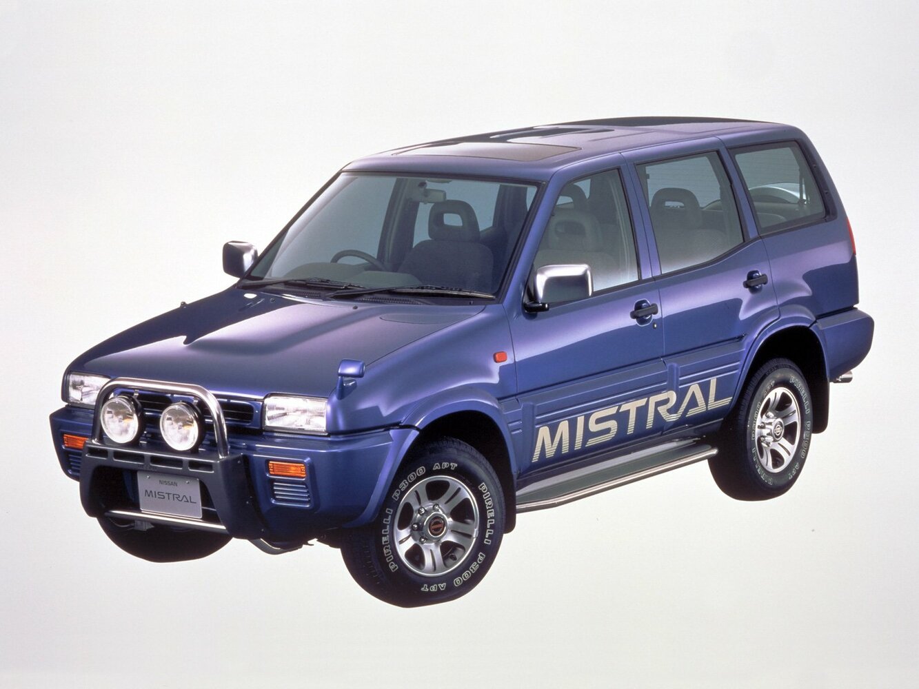 Nissan Mistral (1994–1999) · 2.7d MT (125 л.с.) 4WD