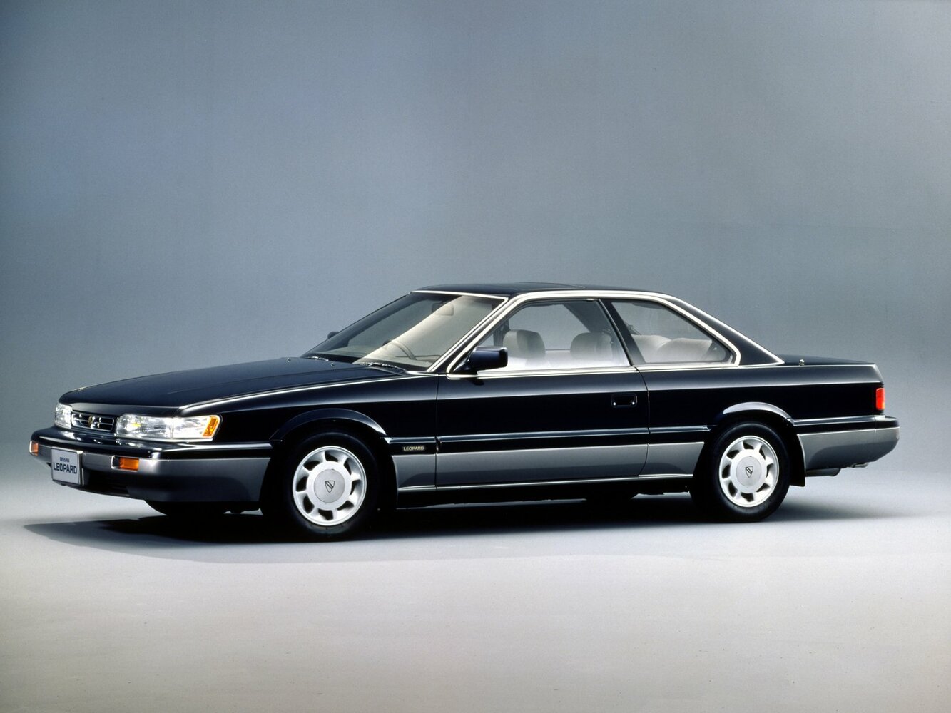Nissan Leopard II (F31) (1986–1992) · 3.0 AT (200 л.с.)