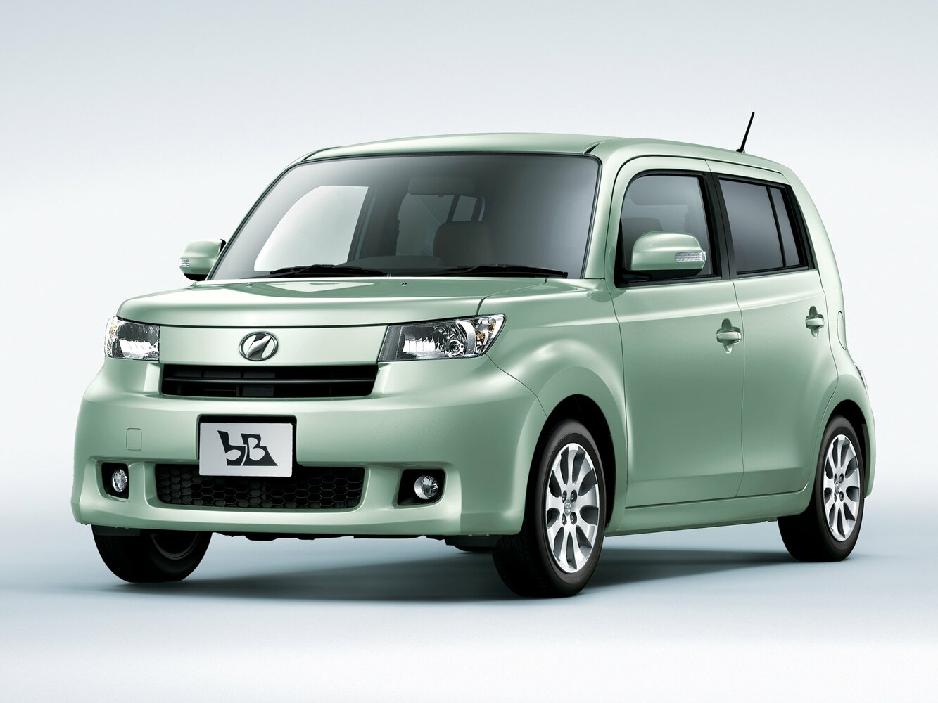 Toyota bB II Рестайлинг (2008–2016) · 1.3 AT (92 л.с.)