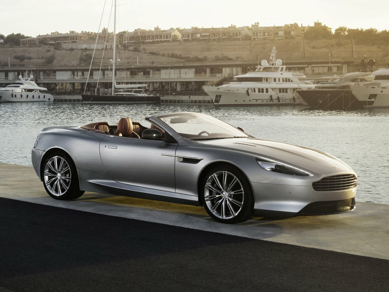 Aston Martin DB9 I Рестайлинг 2 (2012–2016) · Volante 5.9 AT (517 л.с.)