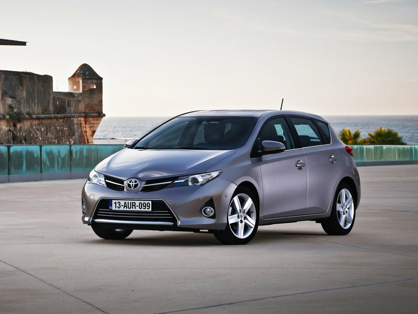 Toyota Auris II (2012–2015) · 1.5 CVT (109 л.с.)