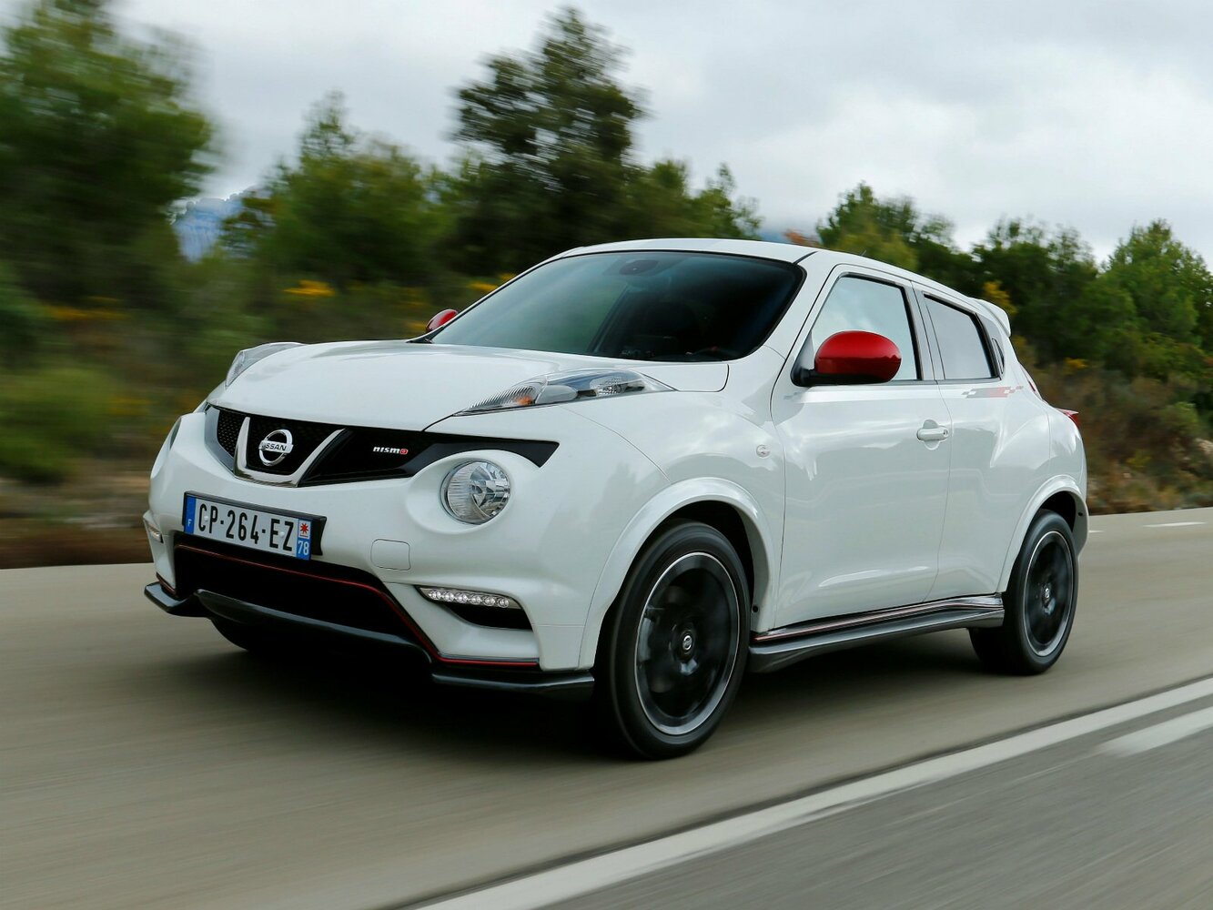 Nissan Juke Nismo I (2013–2014) · RS 1.6 MT (217 л.с.)