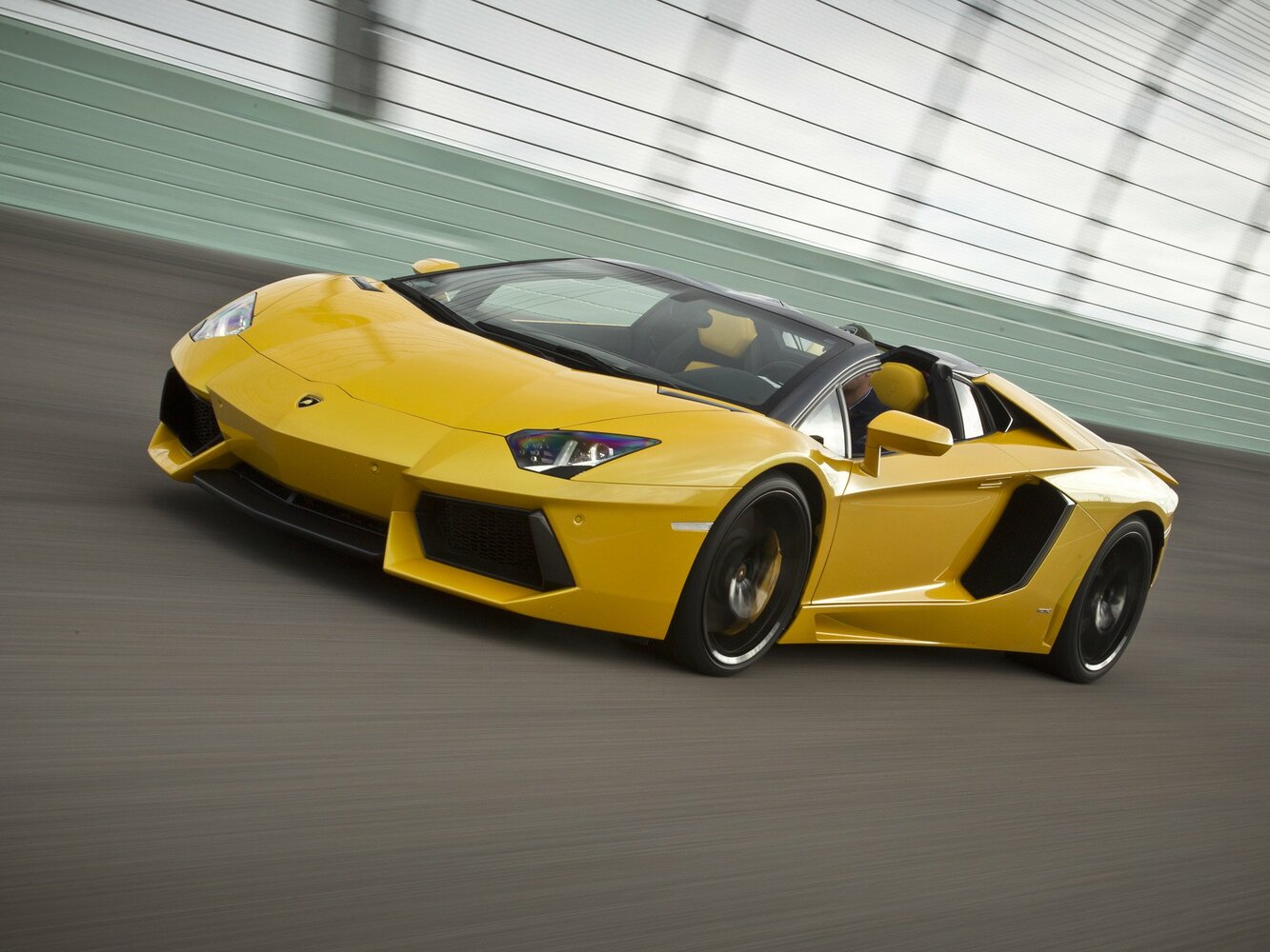 LP700-4 6.5 AMT (700 л.с.) 4WD